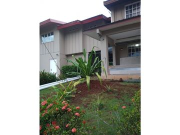 VENTA DE CASA TIPO DUPLEX CON APARTAMENTO EN HOWARD, PANAMA PACIFICO