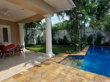 DIJUAL RUMAH CANTIK dgn KOLAM RENANG di Jl KEMANG DALAM, JAKSEL