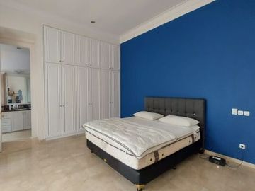 DIJUAL RUMAH CANTIK dgn KOLAM RENANG di Jl KEMANG DALAM, JAKSEL