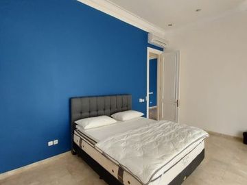 DIJUAL RUMAH CANTIK dgn KOLAM RENANG di Jl KEMANG DALAM, JAKSEL