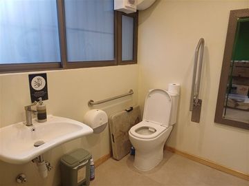 Local Comercial en arriendo en Galeria en Providencia
