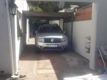 CHALET DE 4 AMBIENTES EN LOTE  PROPIO CON DEPARTAMENTO DE 2 AMBIENTES AL FONDO, CALLE I.PALACIOS , EL PALOMAR. DOLARES 120.000  SUSANA QUINELLI NEGOCI