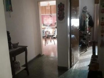 CHALET DE 4 AMBIENTES EN LOTE  PROPIO CON DEPARTAMENTO DE 2 AMBIENTES AL FONDO, CALLE I.PALACIOS , EL PALOMAR. DOLARES 120.000  SUSANA QUINELLI NEGOCI