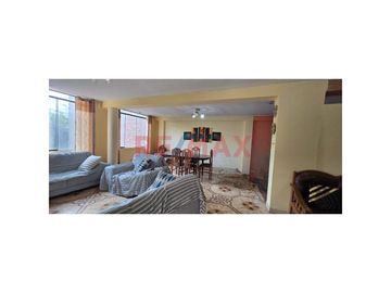 🏡✨ Casa para Remodelar con Acceso Directo a Parque – Urb. Portada del Sol-La Molina ✨🏡
📍 Ubicación: Urb. Portada del Sol – Segunda Etapa, cerca de Av