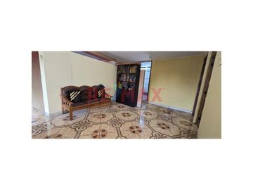🏡✨ Casa para Remodelar con Acceso Directo a Parque – Urb. Portada del Sol-La Molina ✨🏡
📍 Ubicación: Urb. Portada del Sol – Segunda Etapa, cerca de Av