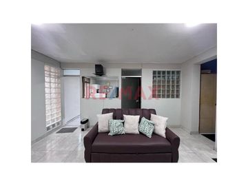 🏡✨ Casa para Remodelar con Acceso Directo a Parque – Urb. Portada del Sol-La Molina ✨🏡
📍 Ubicación: Urb. Portada del Sol – Segunda Etapa, cerca de Av