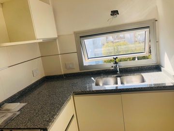 EXCELENTE DEPARTAMENTO DE 2 AMBIENTES A ESTRENAR CON BALCÓN