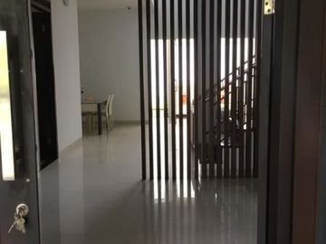 Dijual Rumah dengan Bangunan MINIMALIS di Batununggal Jelita Bandung, Sirkulasi Udara sangat OKEE