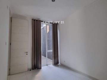 Rumah Siap Huni Dijual Di Cluster One Gate System Di Sektor 9