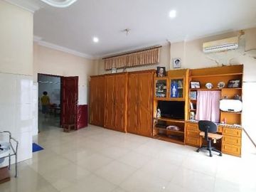 Villa di Jl. Brastagi ( Madong Lubis )