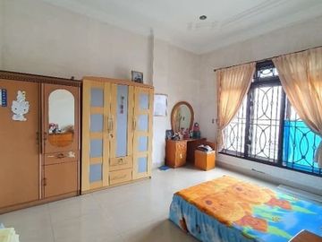 Villa di Jl. Brastagi ( Madong Lubis )