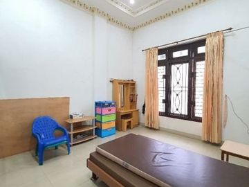 Villa di Jl. Brastagi ( Madong Lubis )