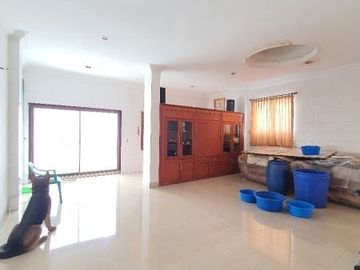 Villa di Jl. Brastagi ( Madong Lubis )