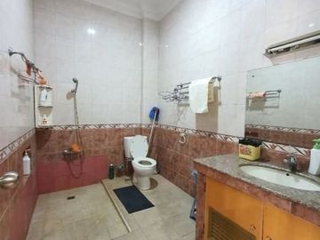 Villa di Jl. Brastagi ( Madong Lubis )