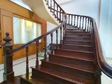 Villa di Jl. Brastagi ( Madong Lubis )