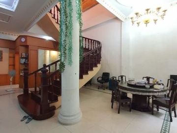Villa di Jl. Brastagi ( Madong Lubis )