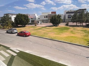CASA EN VENTA EN CLUB DE GOLF SLP