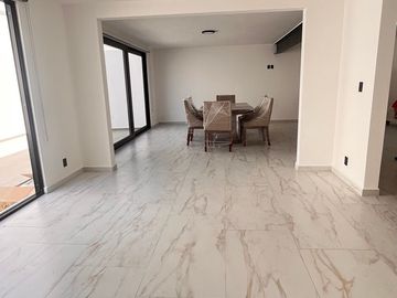 CASA EN VENTA EN CLUB DE GOLF SLP