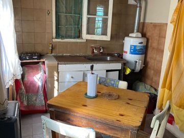 LATORRE PROP VENDE CASA DE 3 AMB CON PARQUE..URGENTE!! HAY PLANOS Y ESCRITURA