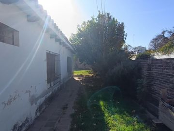 Oportunidad Desarrollistas Venta Casa a Reciclar 4 dormitorios z/CPC en Arguello U$S110.000.