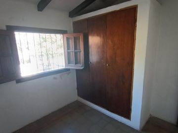 Oportunidad Desarrollistas Venta Casa a Reciclar 4 dormitorios z/CPC en Arguello U$S110.000.