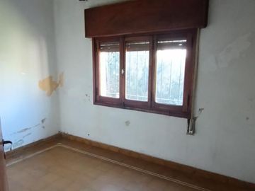 Oportunidad Desarrollistas Venta Casa a Reciclar 4 dormitorios z/CPC en Arguello U$S110.000.