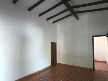 Oportunidad Desarrollistas Venta Casa a Reciclar 4 dormitorios z/CPC en Arguello U$S110.000.