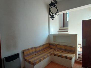 Oportunidad Desarrollistas Venta Casa a Reciclar 4 dormitorios z/CPC en Arguello U$S110.000.