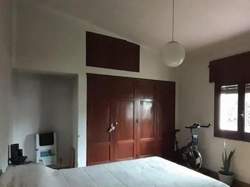 Oportunidad Desarrollistas Venta Casa a Reciclar 4 dormitorios z/CPC en Arguello U$S110.000.