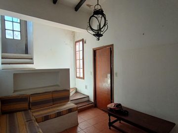 Oportunidad Desarrollistas Venta Casa a Reciclar 4 dormitorios z/CPC en Arguello U$S110.000.