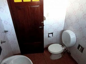 Oportunidad Desarrollistas Venta Casa a Reciclar 4 dormitorios z/CPC en Arguello U$S110.000.