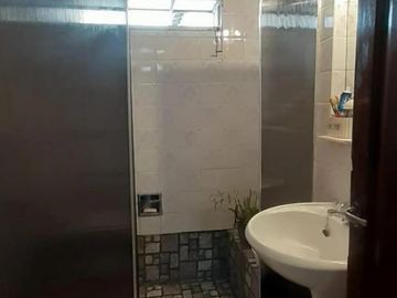 Oportunidad Desarrollistas Venta Casa a Reciclar 4 dormitorios z/CPC en Arguello U$S110.000.