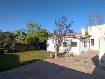 Oportunidad Desarrollistas Venta Casa a Reciclar 4 dormitorios z/CPC en Arguello U$S110.000.