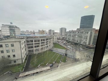 Amplia oficina frente a edificio de Tribunales en Concepción
