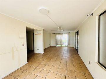 Casa en venta de 4 dorm./ Patente Comercial vigente/Piscina
