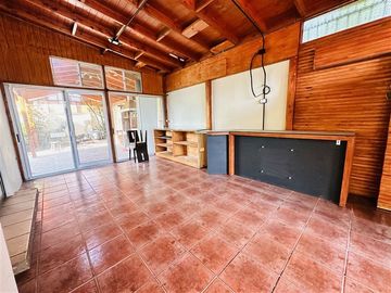 Casa en venta de 4 dorm./ Patente Comercial vigente/Piscina