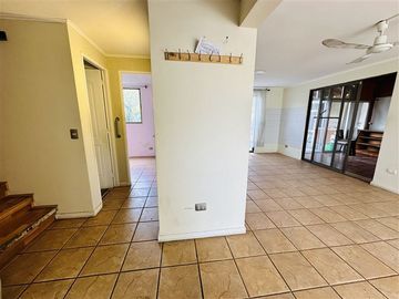 Casa en venta de 4 dorm./ Patente Comercial vigente/Piscina