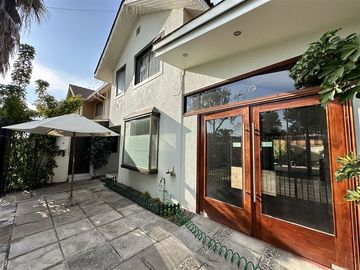 Casa en venta de 4 dorm./ Patente Comercial vigente/Piscina