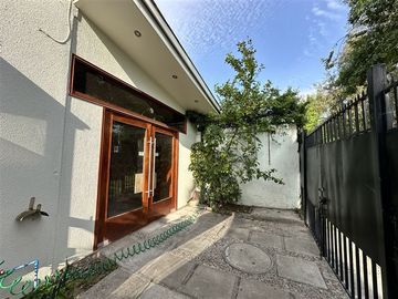 Casa en venta de 4 dorm./ Patente Comercial vigente/Piscina