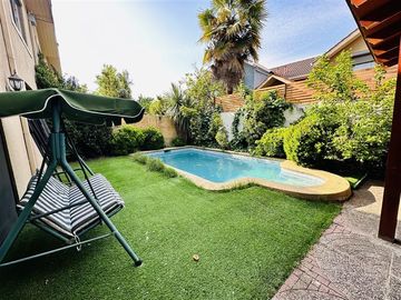Casa en venta de 4 dorm./ Patente Comercial vigente/Piscina