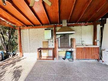 Casa en venta de 4 dorm./ Patente Comercial vigente/Piscina