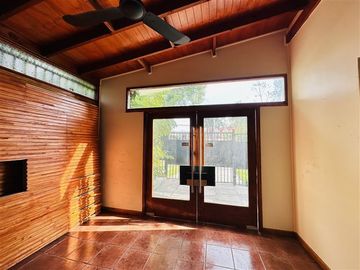 Casa en venta de 4 dorm./ Patente Comercial vigente/Piscina