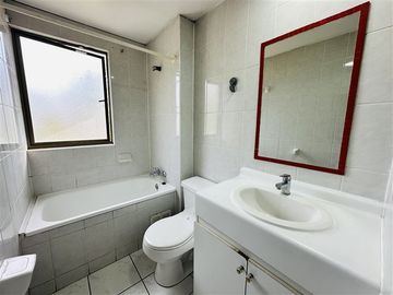 Casa en venta de 4 dorm./ Patente Comercial vigente/Piscina