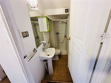 Casa en venta de 4 dorm./ Patente Comercial vigente/Piscina