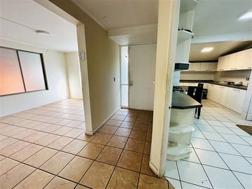 Casa en venta de 4 dorm./ Patente Comercial vigente/Piscina