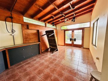Casa en venta de 4 dorm./ Patente Comercial vigente/Piscina