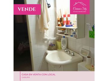 Casa en venta con local comercial