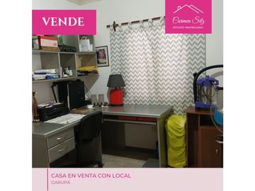 Casa en venta con local comercial