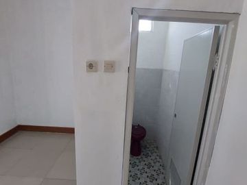 Rumah 1 lantai siap huni non komplek dekat alfamidi super limo