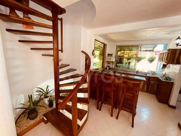 En Venta Cabaña de dos pisos para 12 personas en Tolú